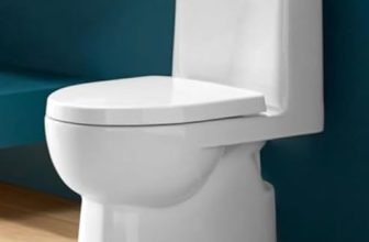 Kohler Reach One-Piece Floor Mounted Toilet | Ceramic Western Bathroom Commode With Anti-Bacterial Protection | Class 5 Flush Technology & Quiet-Close Lid | Fully Glazed, White, 540Mm X 371Mm